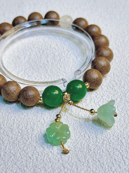 Natural jade bracelet with agarwood incense bead