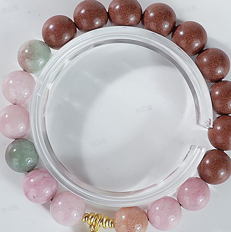 Jiang Zhen Xiang 'Zhou Ying' 10mm Bracelet - natural hand-rolled incense bead bracelet detail