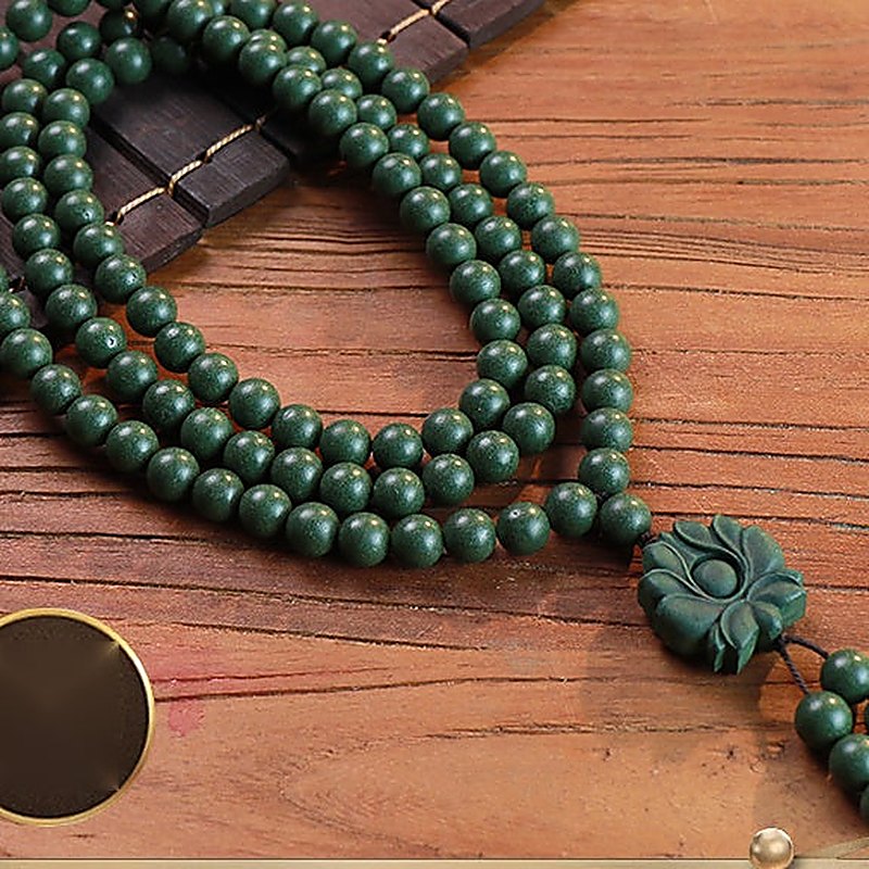 Meng Ling Xiang 108-Bead Lotus Bracelet - natural hand-rolled incense bead bracelet detail
